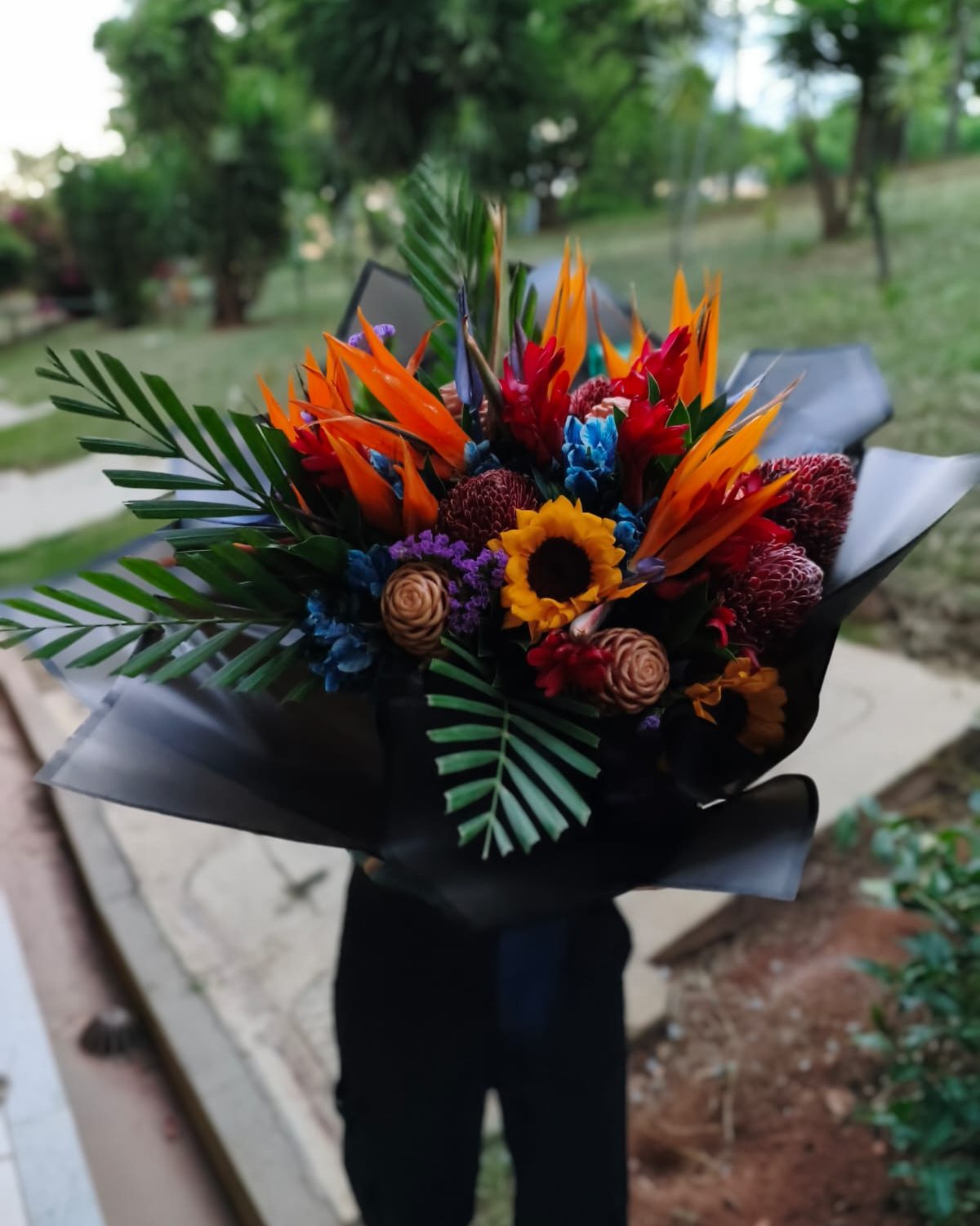 Buquê tropical colorido Upata Plantas e Flores
